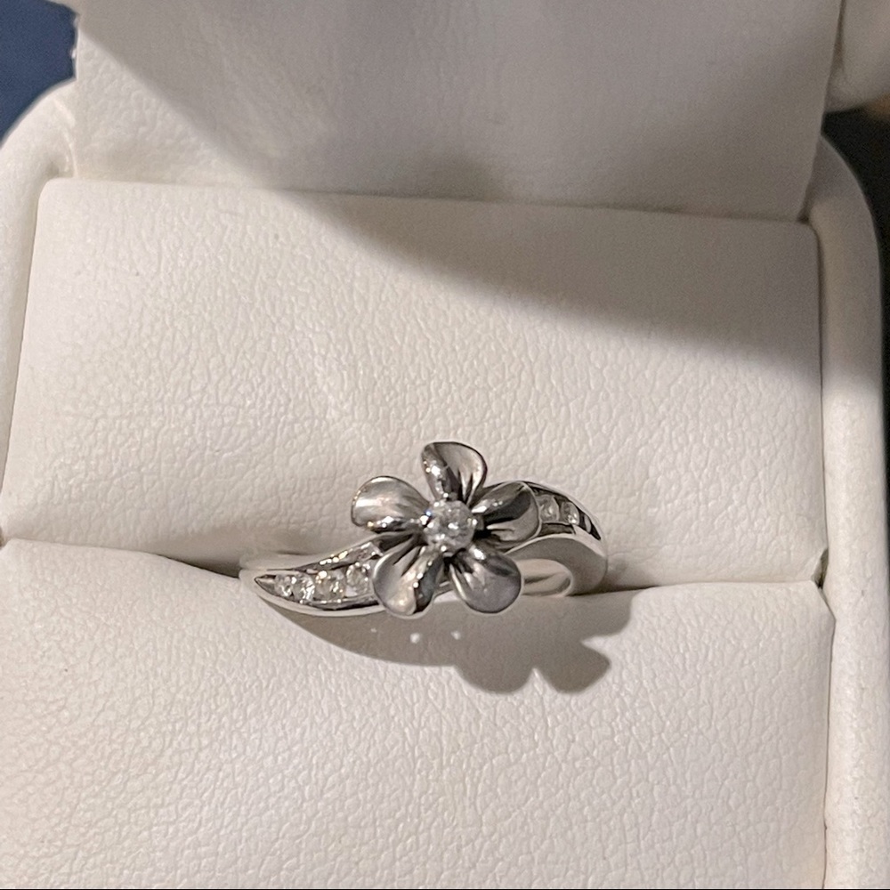 Na Hoku Plumeria Diamond Ring